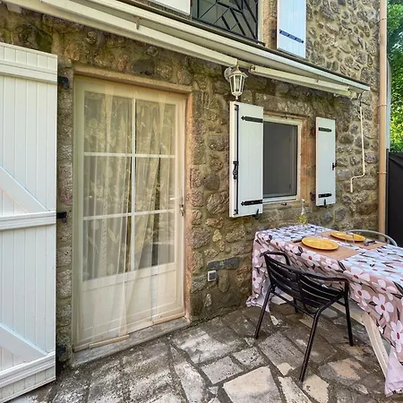 Holiday home Charmante Maisonnette Ardechoise Saint-Sauveur-de-Montagut